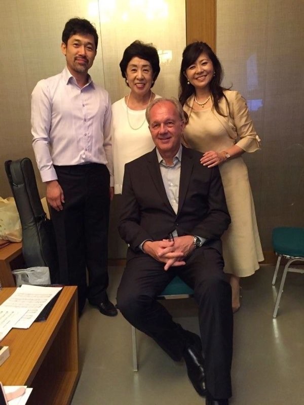 In Korea with Guitarist Shuji Hata, Conductor Yasuko Sakada and soprano Seiko Lee. (2016)