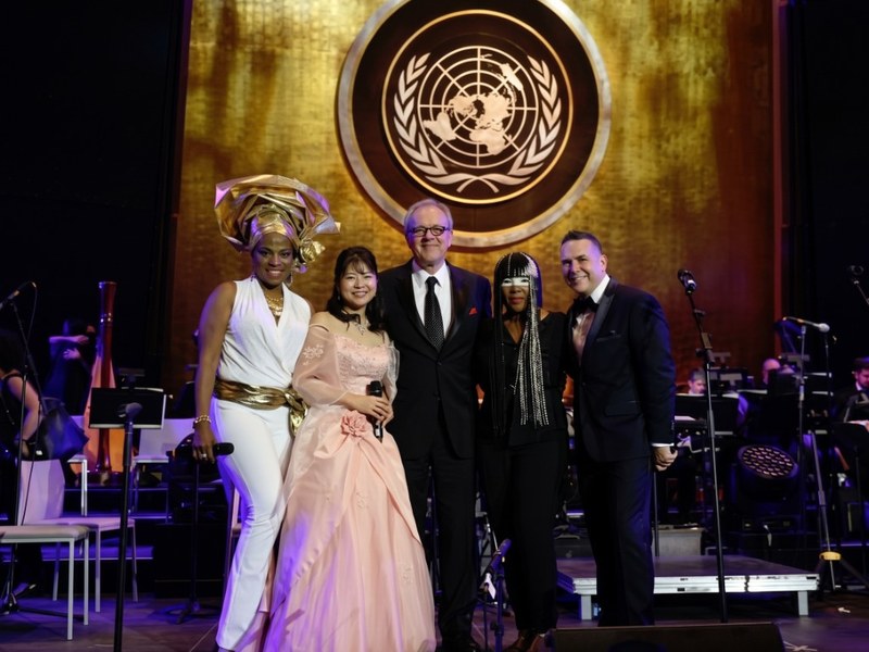 David Eaton with guest soloists at the United Nations